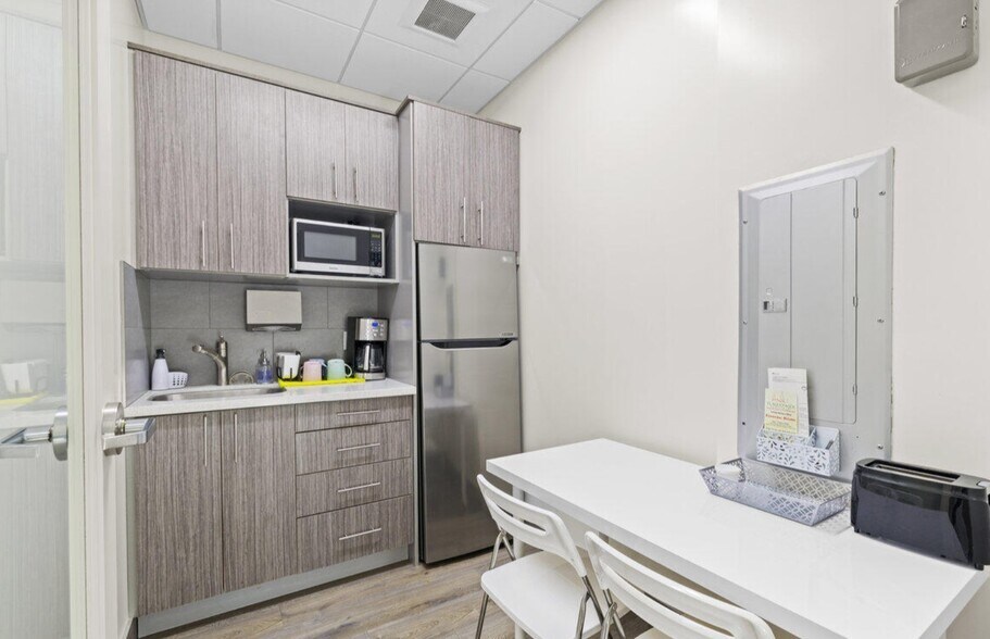 More Photos Of 900 E Main St, Santa Paula General Retail For Sale