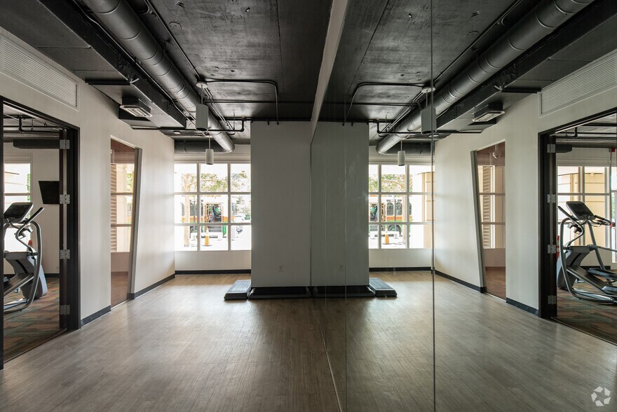 More Photos Of 800 S Douglas Rd, Coral Gables Unknown For Lease