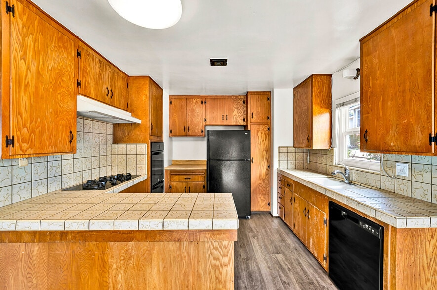 More Photos Of 330 9th St, Del Mar Apartments For Sale