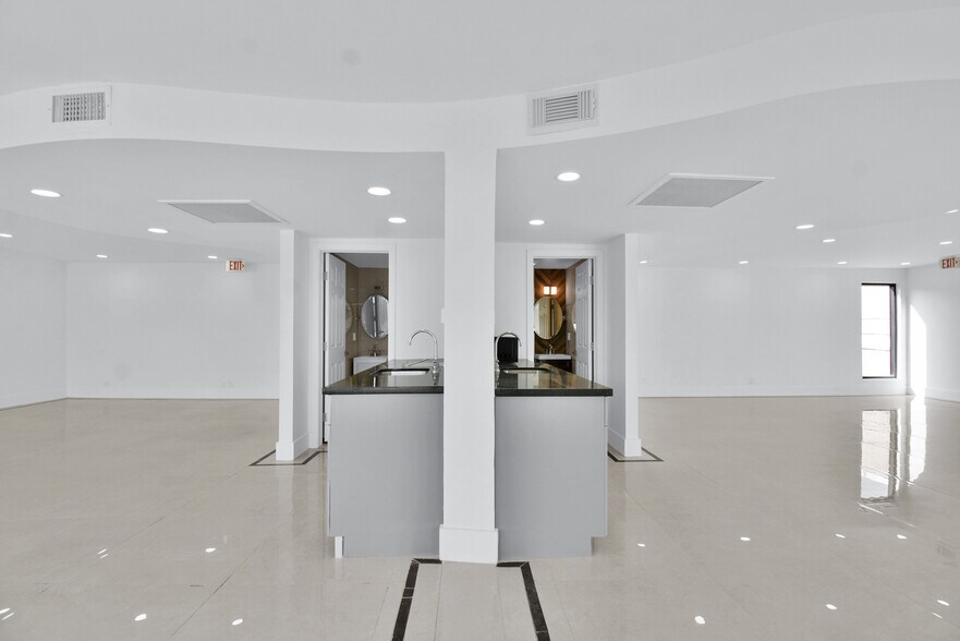 More Photos Of 2990 Griffin Rd, Fort Lauderdale Storefront Retail Office For Sale