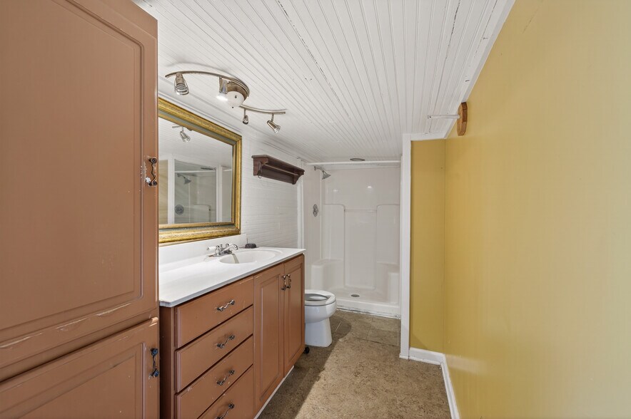 More Photos Of 304 S Cherokee Rd, Social Circle Flex For Sale