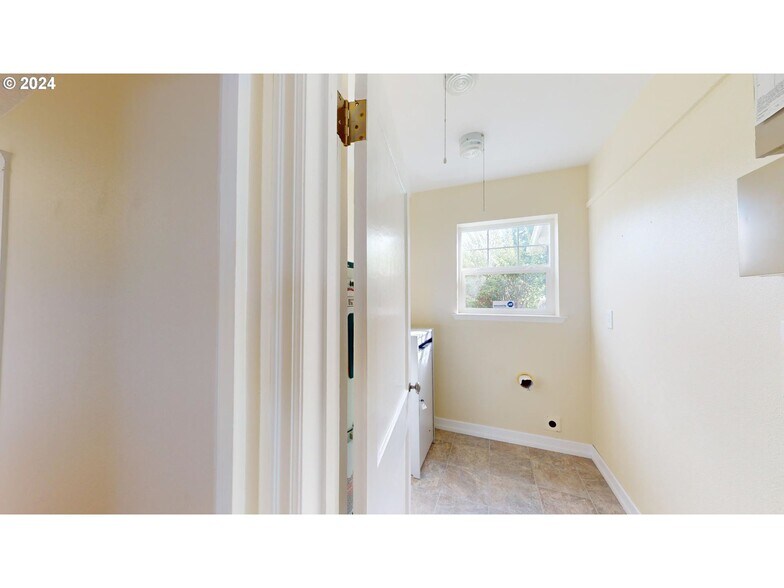 More Photos Of 905 Broadway St, Longview Specialty For Sale