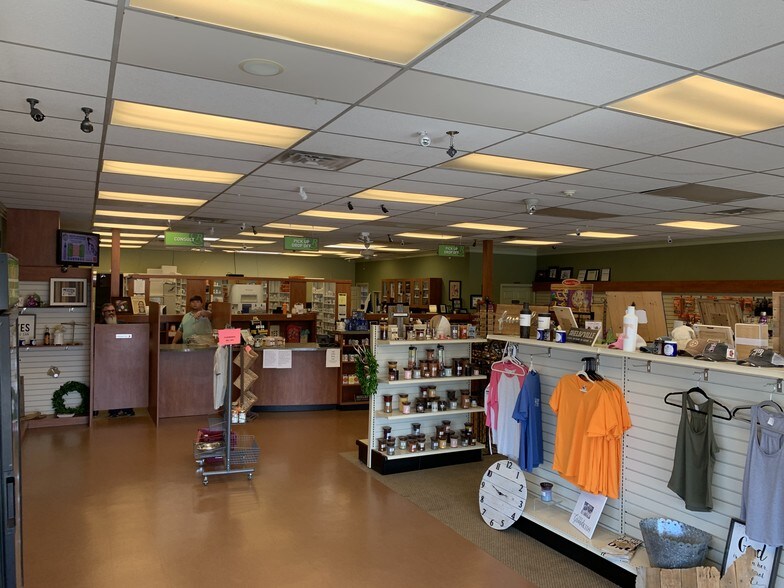 More Photos Of 629 N Main St, Shelbyville General Retail For Lease