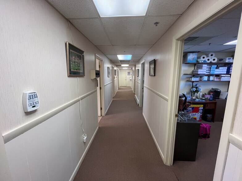 More Photos Of 155 Saco Ave, Old Orchard Beach Office For Sale