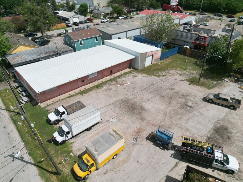 Primary Photo Of 7501 Brownwood St, Houston Auto Repair For Lease