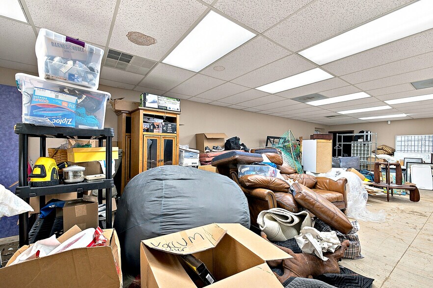 More Photos Of 44468 Reynolds Dr, Clinton Township Manufacturing For Sale