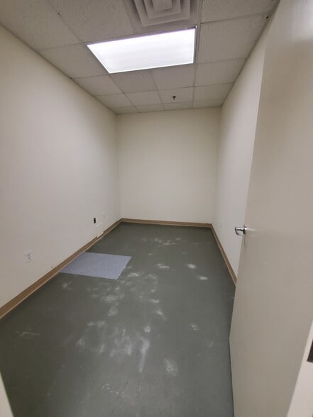 More Photos Of 3619 Richmond Hwy, Stafford Light Distribution For Sale