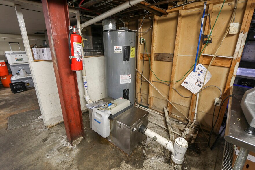 More Photos Of 1024 Noble St, Anniston Storefront Retail Office For Sale