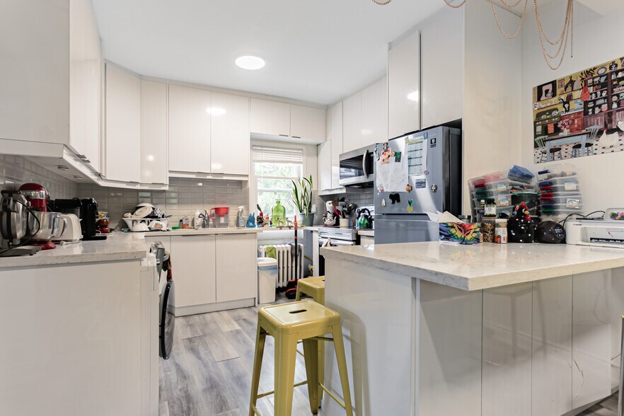 More Photos Of 164 Sunnyside Av, Toronto Multifamily For Sale