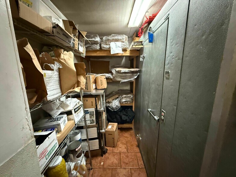 More Photos Of 834 E Division St, Springfield Restaurant For Sale