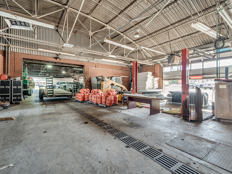 More Photos Of 2812 S Walker Ave, Oklahoma City Auto Dealership For Sale