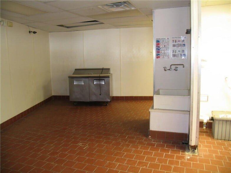 More Photos Of 845 N Main St, Providence Medical For Sale