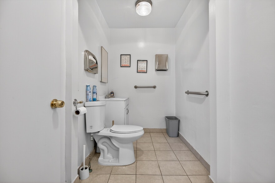 More Photos Of 4160 Verdugo Rd, Los Angeles Office For Lease