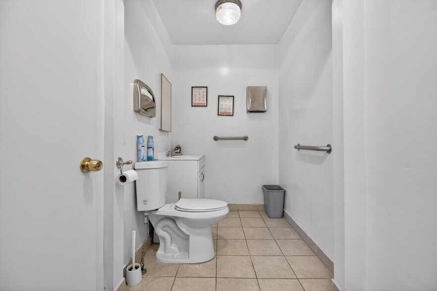 More Photos Of 4160 Verdugo Rd, Los Angeles Office For Sale