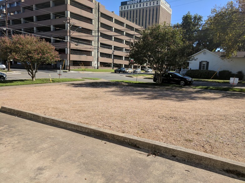 More Photos Of 1702 San Antonio St, Austin Office For Lease