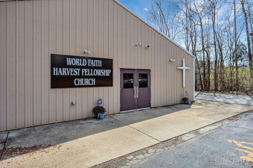 Primary Photo Of 10456 Pippin Rd, Cincinnati Office For Sale