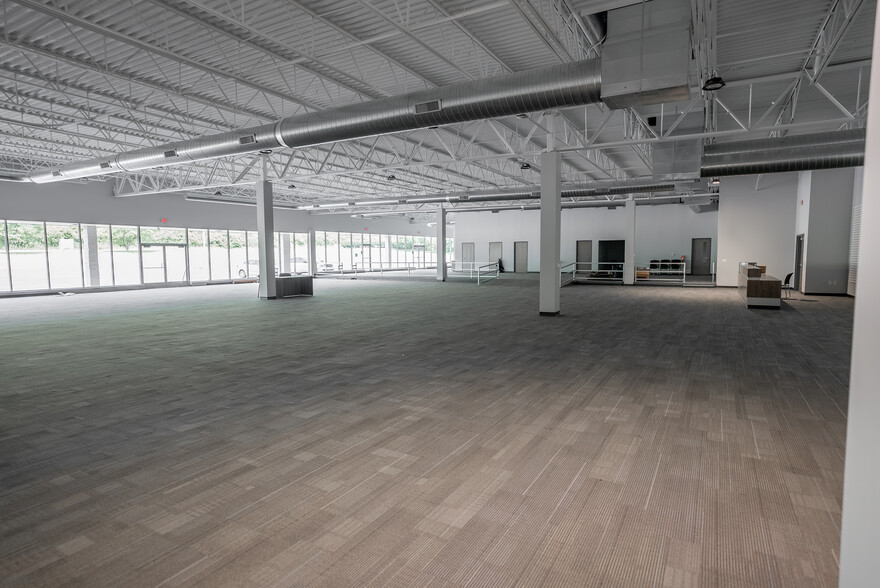 More Photos Of 6798-6816 Big Beaver Blvd, Beaver Falls Light Manufacturing For Lease