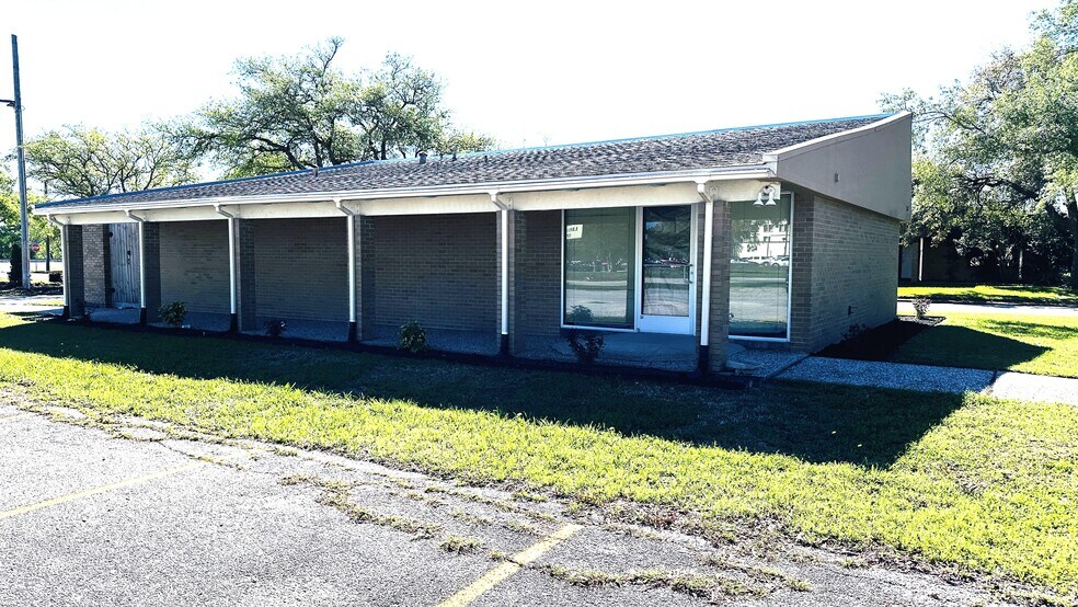 More Photos Of 6502 Memorial Dr, Texas City Medical For Sale