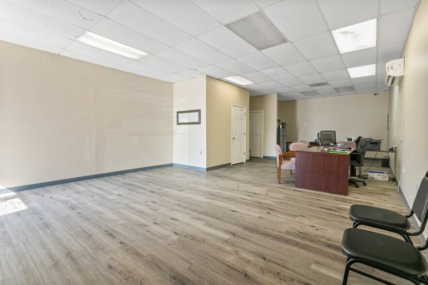 More Photos Of 6701 Beach Blvd, Jacksonville Freestanding For Lease