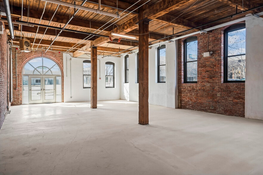 More Photos Of 180 W Ostend St, Baltimore Office For Lease