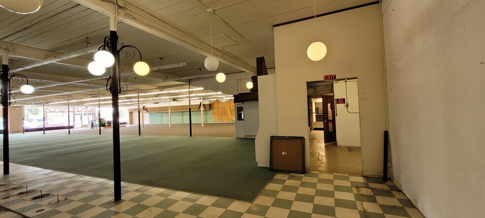 More Photos Of 2515 6th Ave N, Great Falls General Retail For Sale