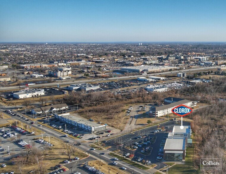 More Photos Of 2200 SE 28th St, Bentonville Office For Sale