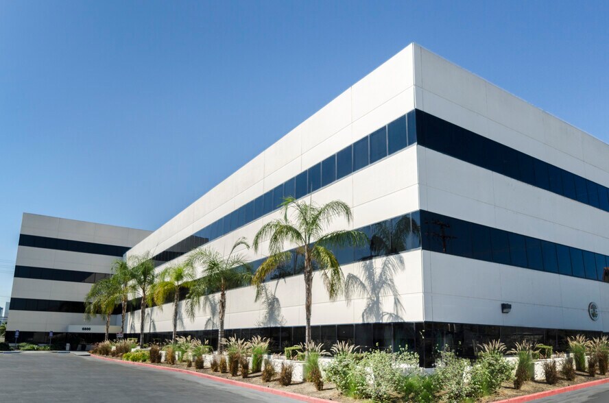 More Photos Of 6800 Owensmouth Ave, Woodland Hills Office For Lease