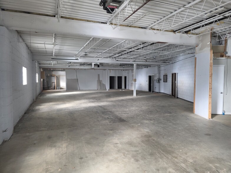 More Photos Of 8430-8434 Waukegan Rd, Morton Grove Flex For Sale