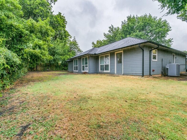 More Photos Of 128 Taylor St, Keller Flex For Sale