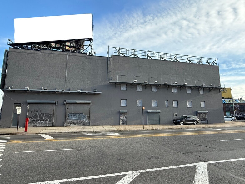 More Photos Of 51-03 Van Dam St, Long Island City Warehouse For Lease