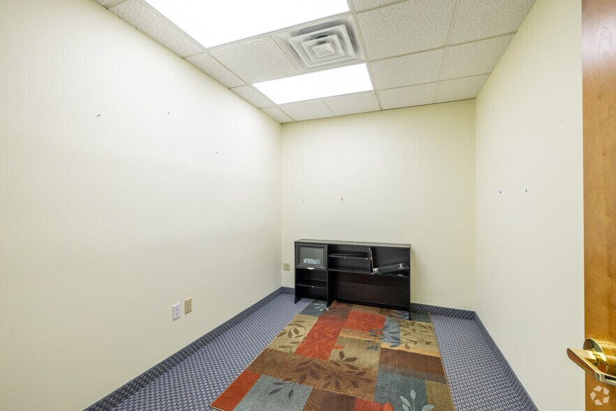 More Photos Of 1600 Saint Georges Ave, Rahway Office For Lease