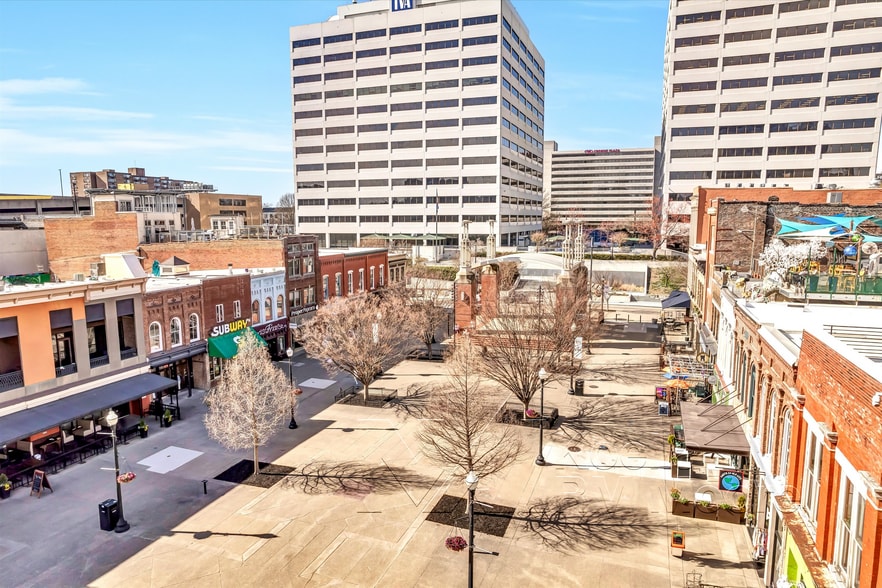 More Photos Of 17 Market Sq, Knoxville Storefront Retail Office For Sale