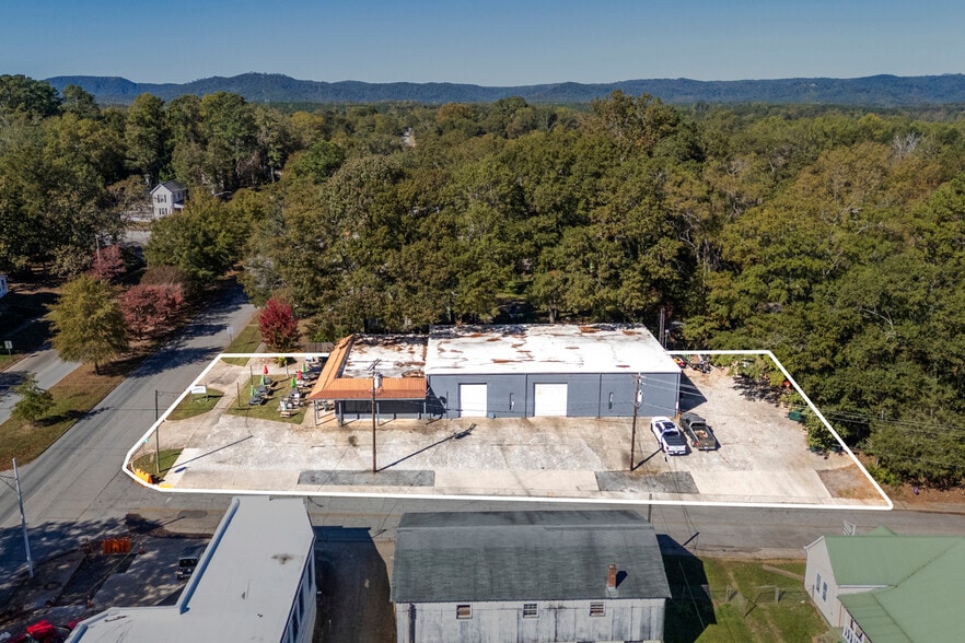 More Photos Of 400 W Main St, Walhalla General Retail For Sale