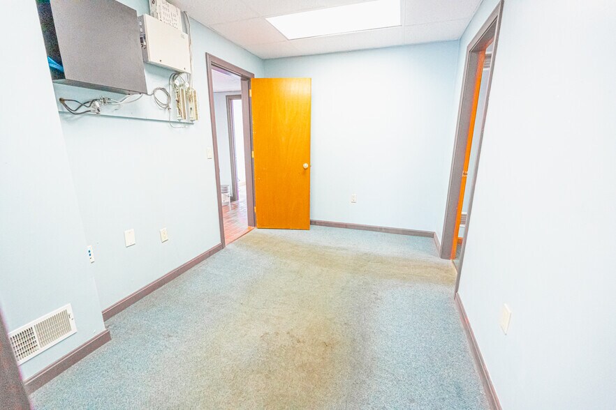 More Photos Of 63 Bleachery Ct, Warwick Distribution For Sale