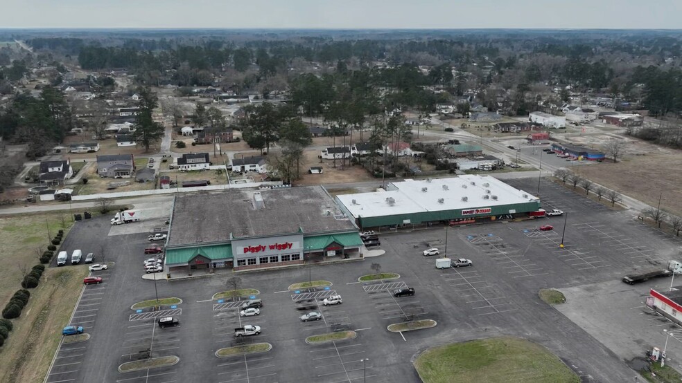 More Photos Of 208 E Mcintyre St, Mullins Supermarket For Sale