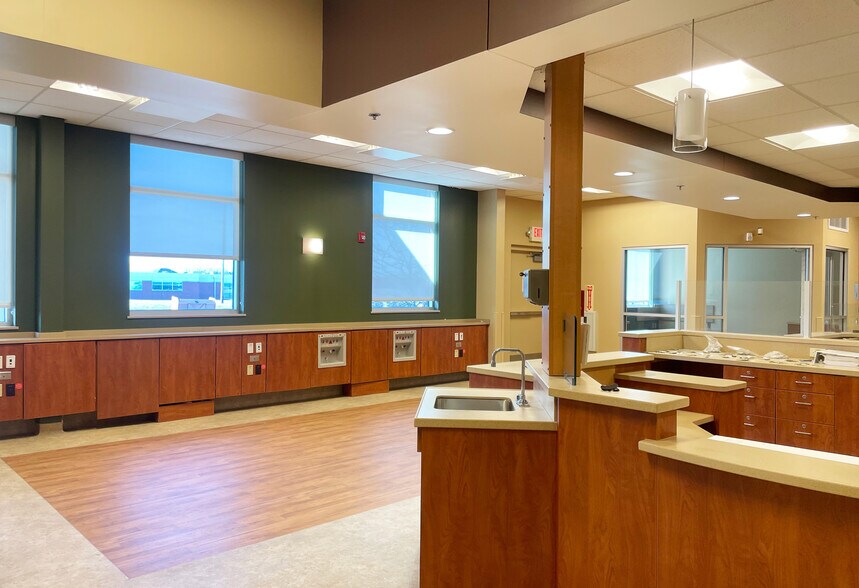 More Photos Of 624 Voris Jost Dr, Waterloo Medical For Lease