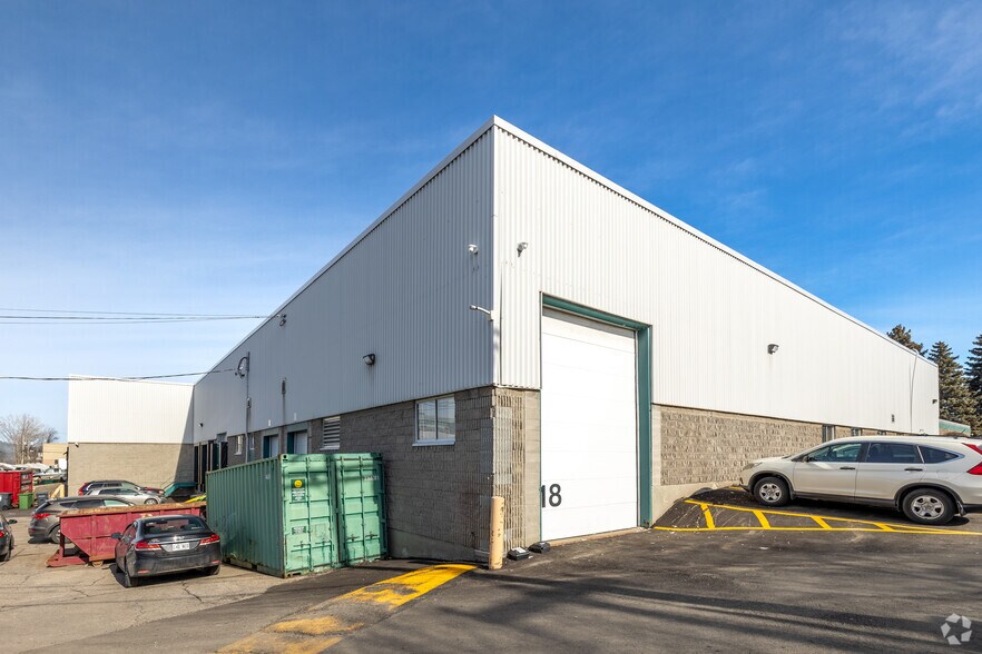 More Photos Of 6630-6650 Rue Abrams, Montréal Warehouse For Lease