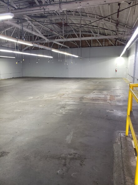 More Photos Of 3000-3016 E 11th St, Los Angeles Warehouse For Lease