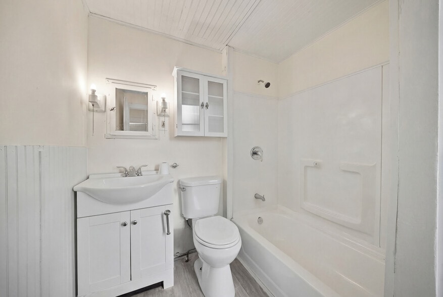 More Photos Of 605 Hall St, Manchester Multifamily For Sale