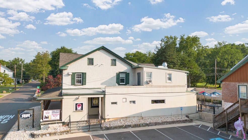 More Photos Of 36 Railroad St, Linfield Restaurant For Sale