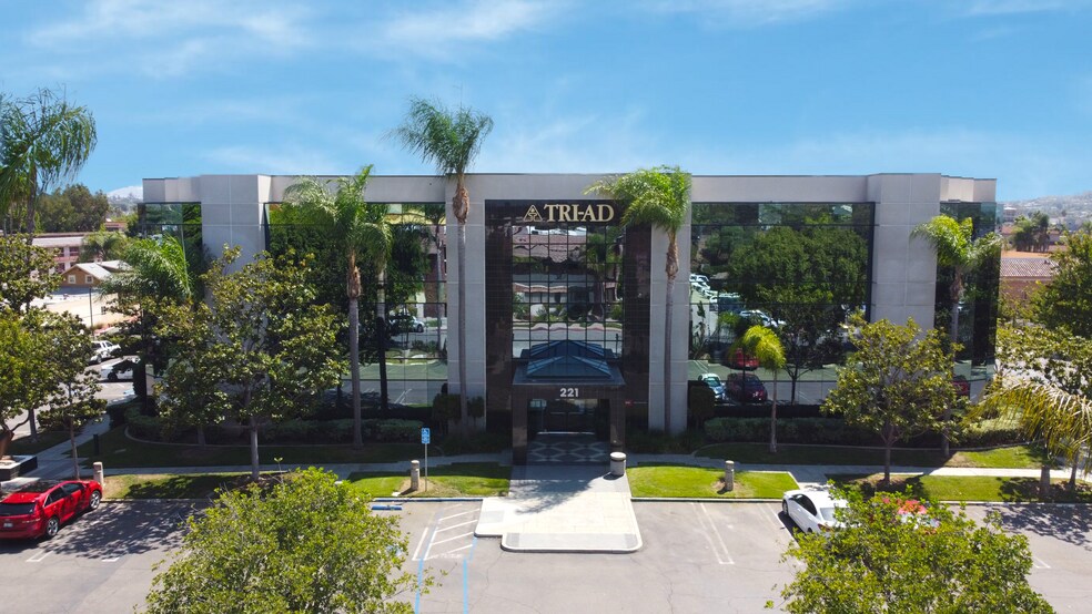 More Photos Of 221 W Crest St, Escondido Office For Sale