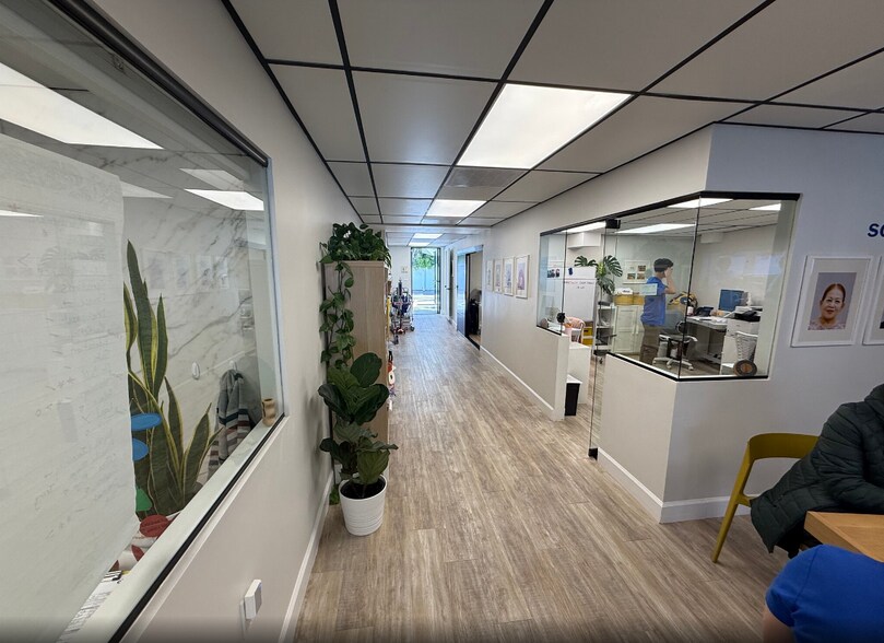 More Photos Of 5685-5693 La Jolla Blvd, La Jolla Apartments For Lease