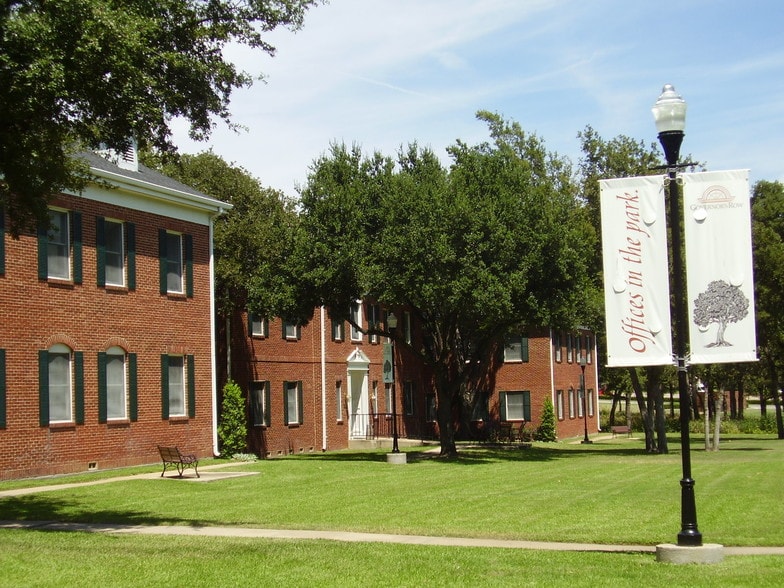 More Photos Of 2015 E Lamar Blvd, Arlington Office For Sale