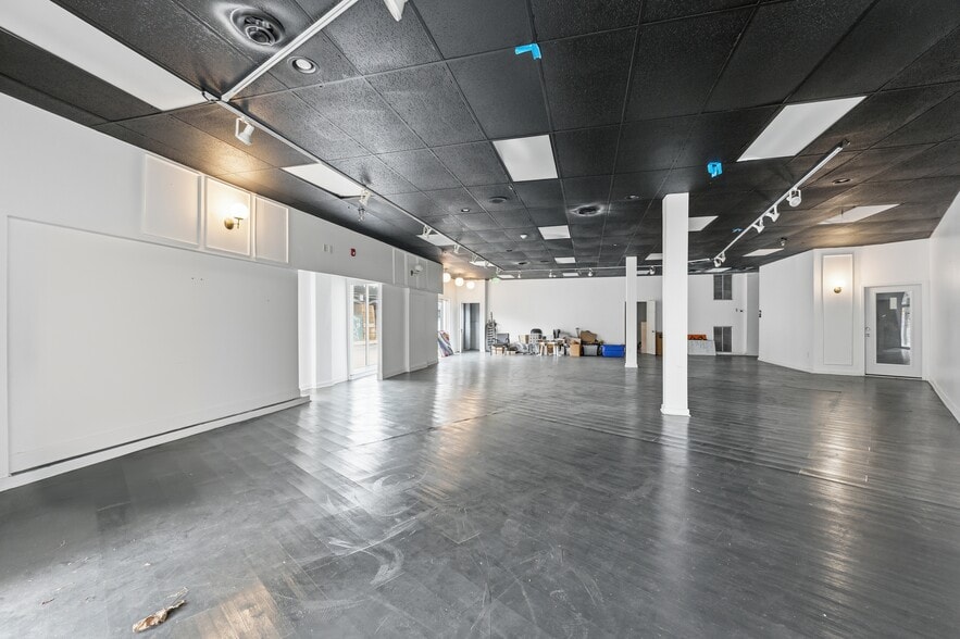 More Photos Of 600 Avenue of the States, Chester Storefront For Lease