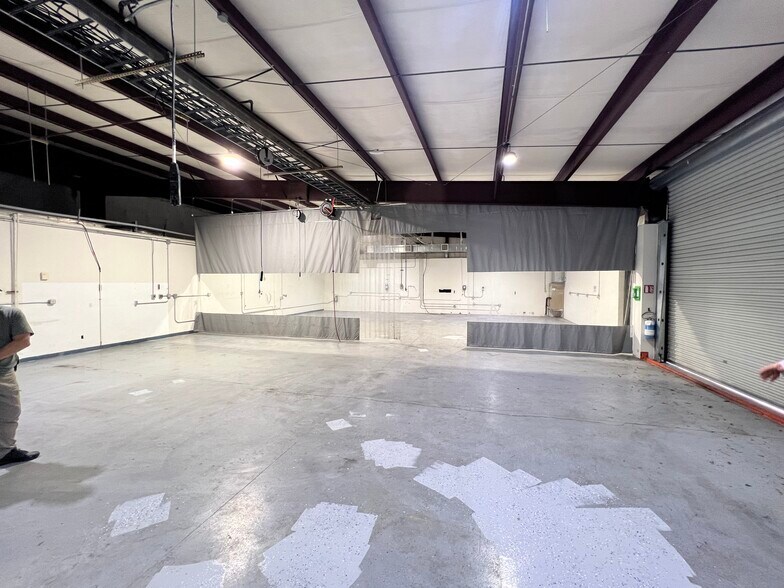 More Photos Of 1908-1910 NW 67th Pl, Gainesville Light Manufacturing For Sale