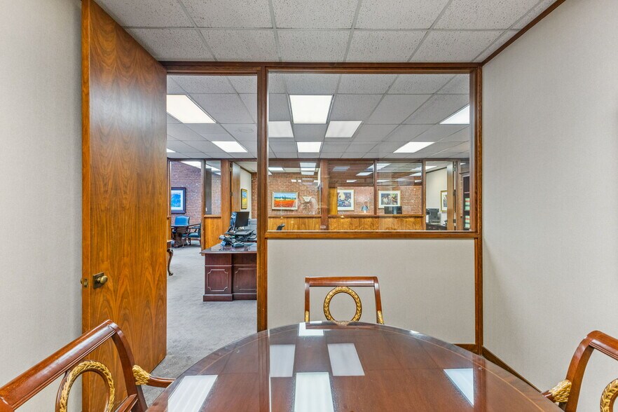 More Photos Of 387 Court St NE, Salem Office For Sale