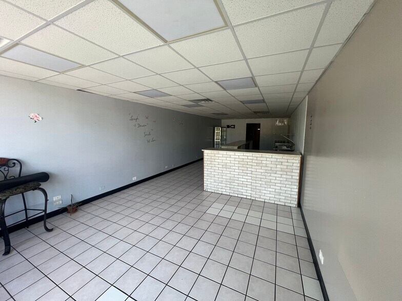 More Photos Of 35-101 E Fullerton Ave, Addison Unknown For Sale