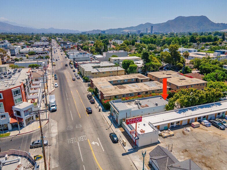 More Photos Of 10746 Magnolia Blvd, North Hollywood Medical For Sale