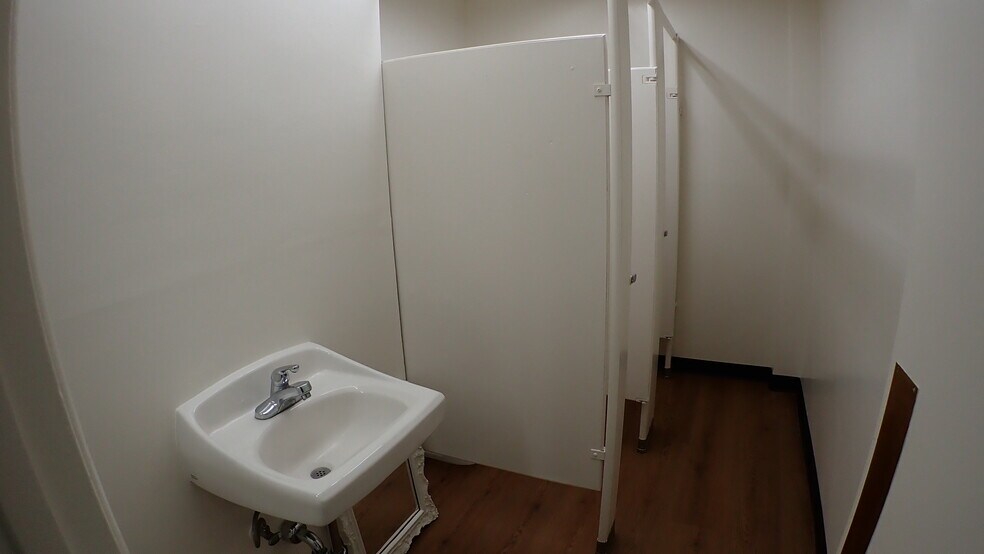 More Photos Of 519 S Flower St, Burbank Warehouse For Lease