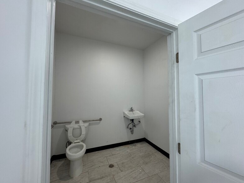 More Photos Of 4300 Crenshaw Blvd, Los Angeles Storefront Retail Office For Lease